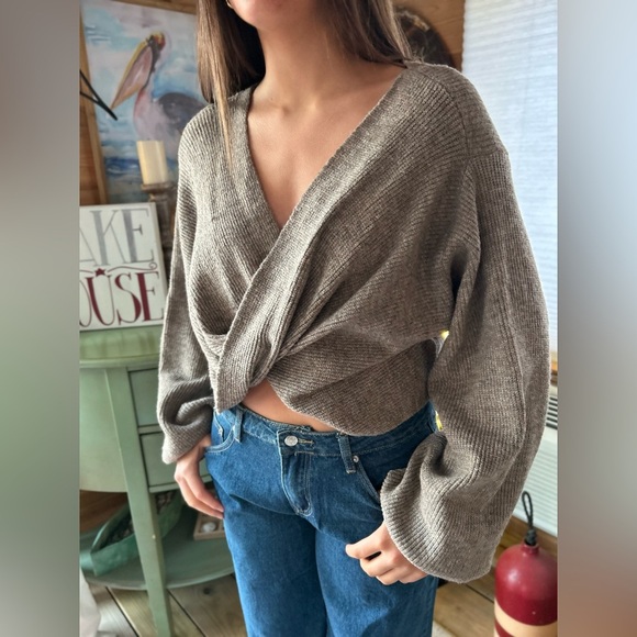 She and Sky  Sweater Womens large toffee Cropped Twist Front crop top - Picture 1 of 7